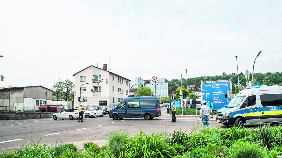 Rund um das Breuningerland sperrte die Polizei die Straßen. Bilder: SDMG/Dettenmeyer