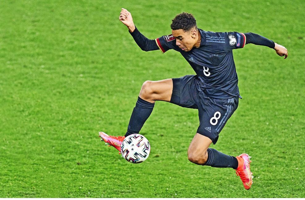 Der 18-jährige Offensivmann Jamal Musiala (FC Bayern) ist eines von wenigen Nachwuchstalenten der deutschen Nationalelf. Foto: imago/Action Pictures