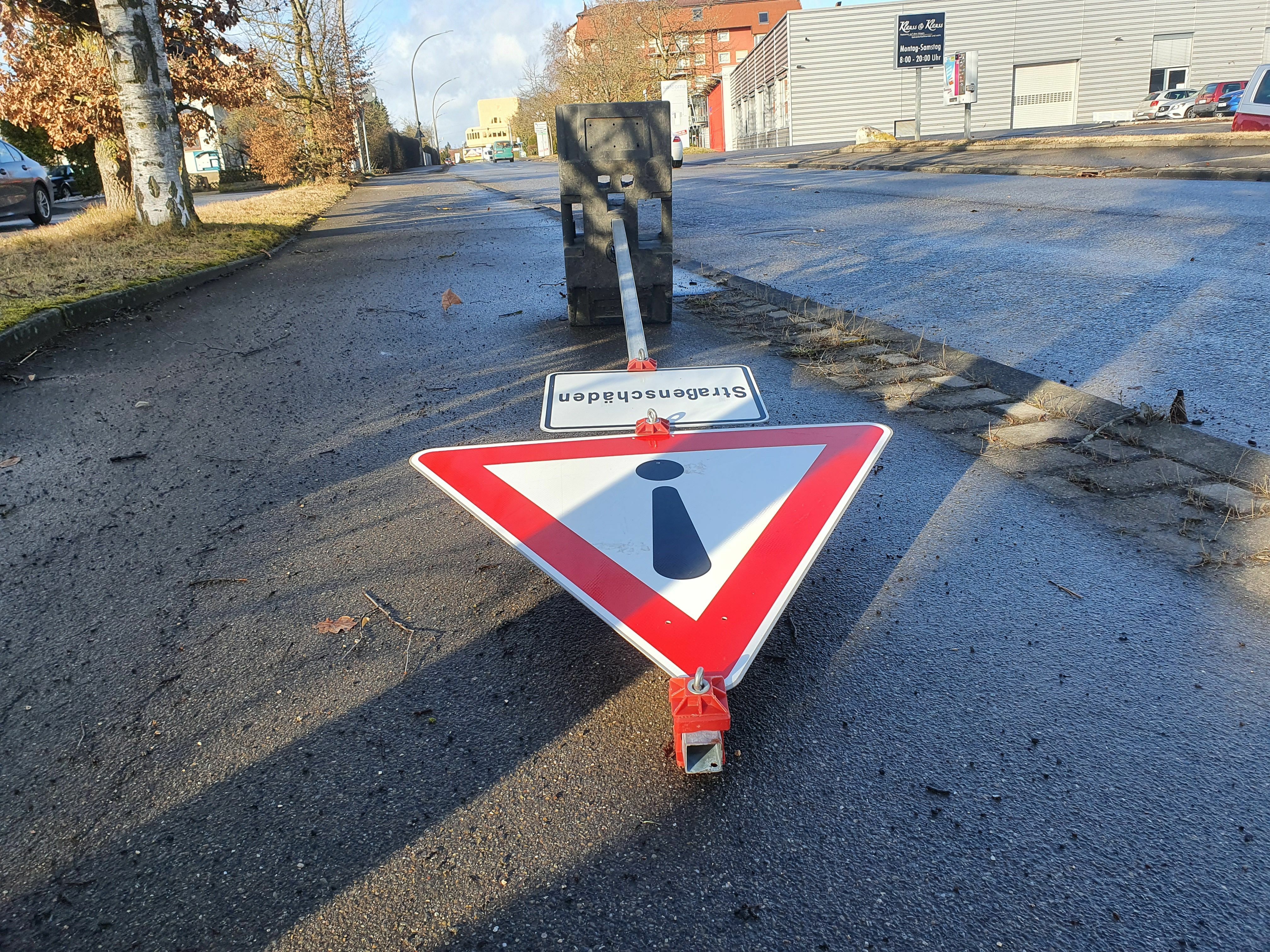 Zeynep sorgte für viele umgestürzte Schilder und Zäune, doch zum Glück blieben im Kreis Böblingen größere Schäden weitgehend aus. Bild: Wegner