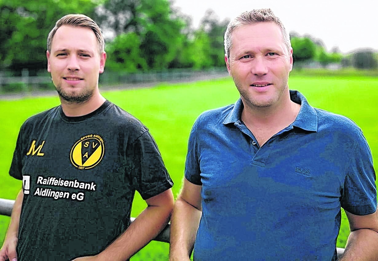 Abteilungsleiter Jonathan von Liebenstein (links) und Jugendleiter Achim Haustein wollen die Spvgg Aidlingen aus den Niederungen der Kreisliga B herausholen.  Bild: Oberdorfer