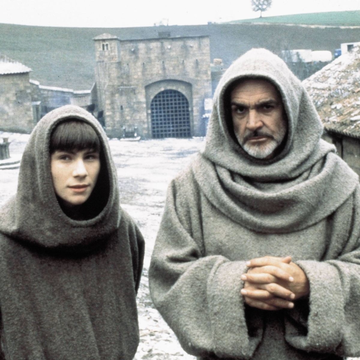 Christian Slater und Sean Connery ermitteln im Mittelalter-Krimi „Der Nam der Rose“ nach dem Roman von Umberto Eco.   Bild: z