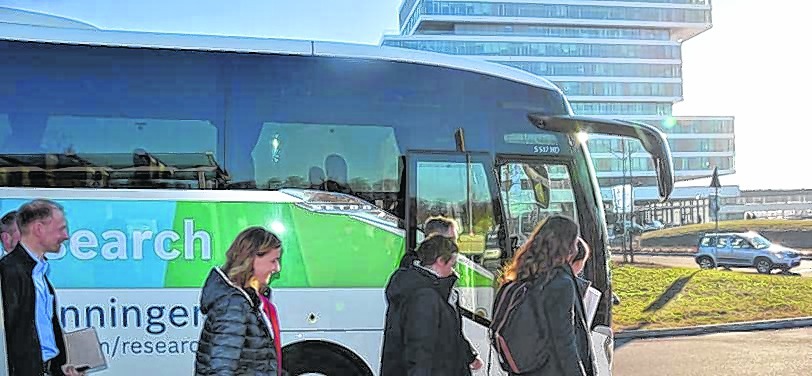 120 Mitarbeiter nutzen täglich den kostenlosen Bosch-Pendelbus zwischen Stuttgart und Renningen. Wer möchte, kann während der Fahrt arbeiten. Bild: Reichert