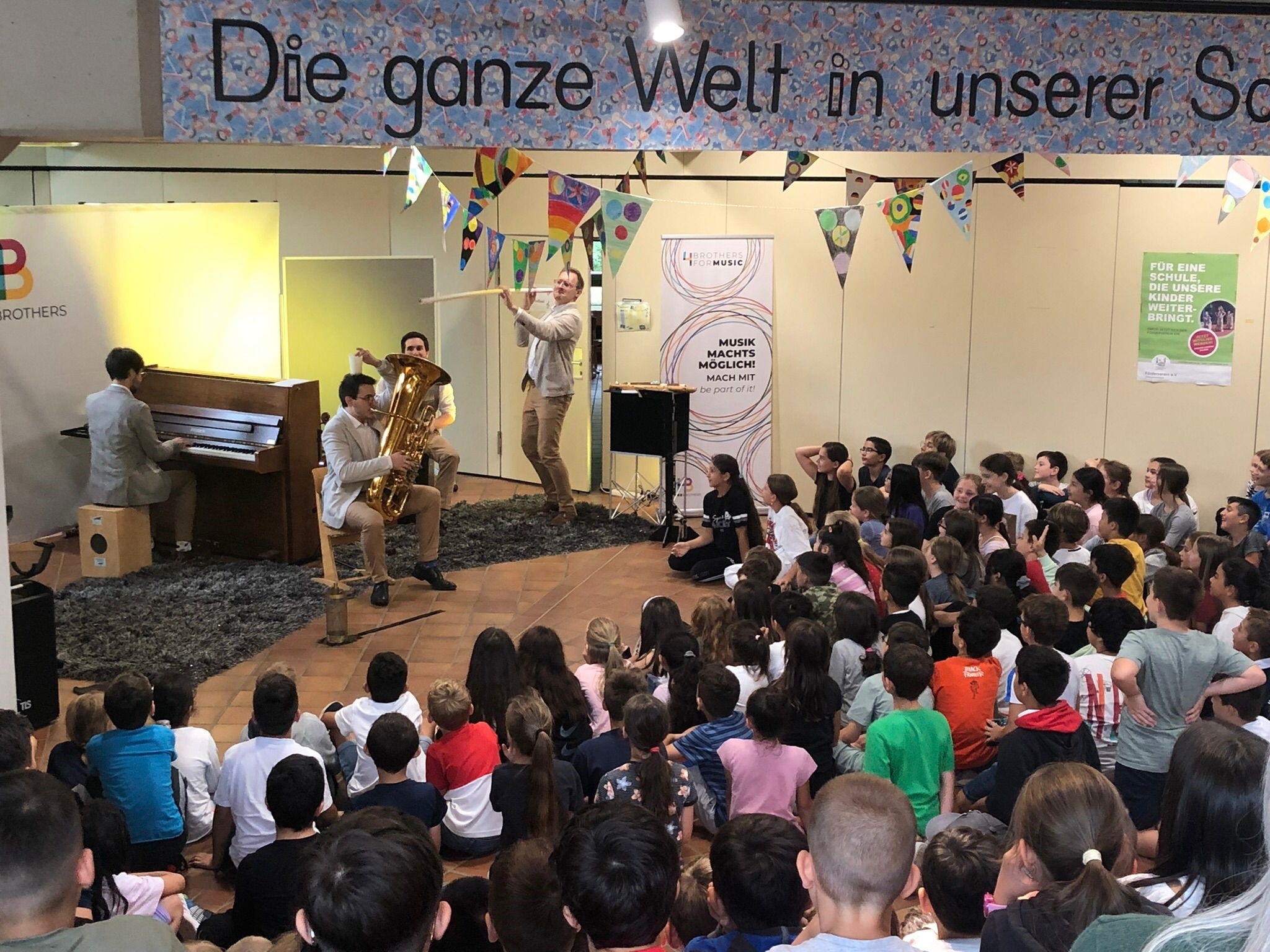 Die Hanke Brothers beim Konzert in der Grundschule Gartenstraße. Bild: Bühl