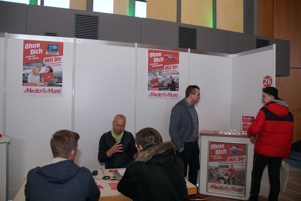 Zum ersten Mal bei der Azubi-Messe dabei war Media-Markt: Dabei informierte Geschäftsführer Michael Frank persönlich über die Ausbildung in Sindelfingen und Böblingen.