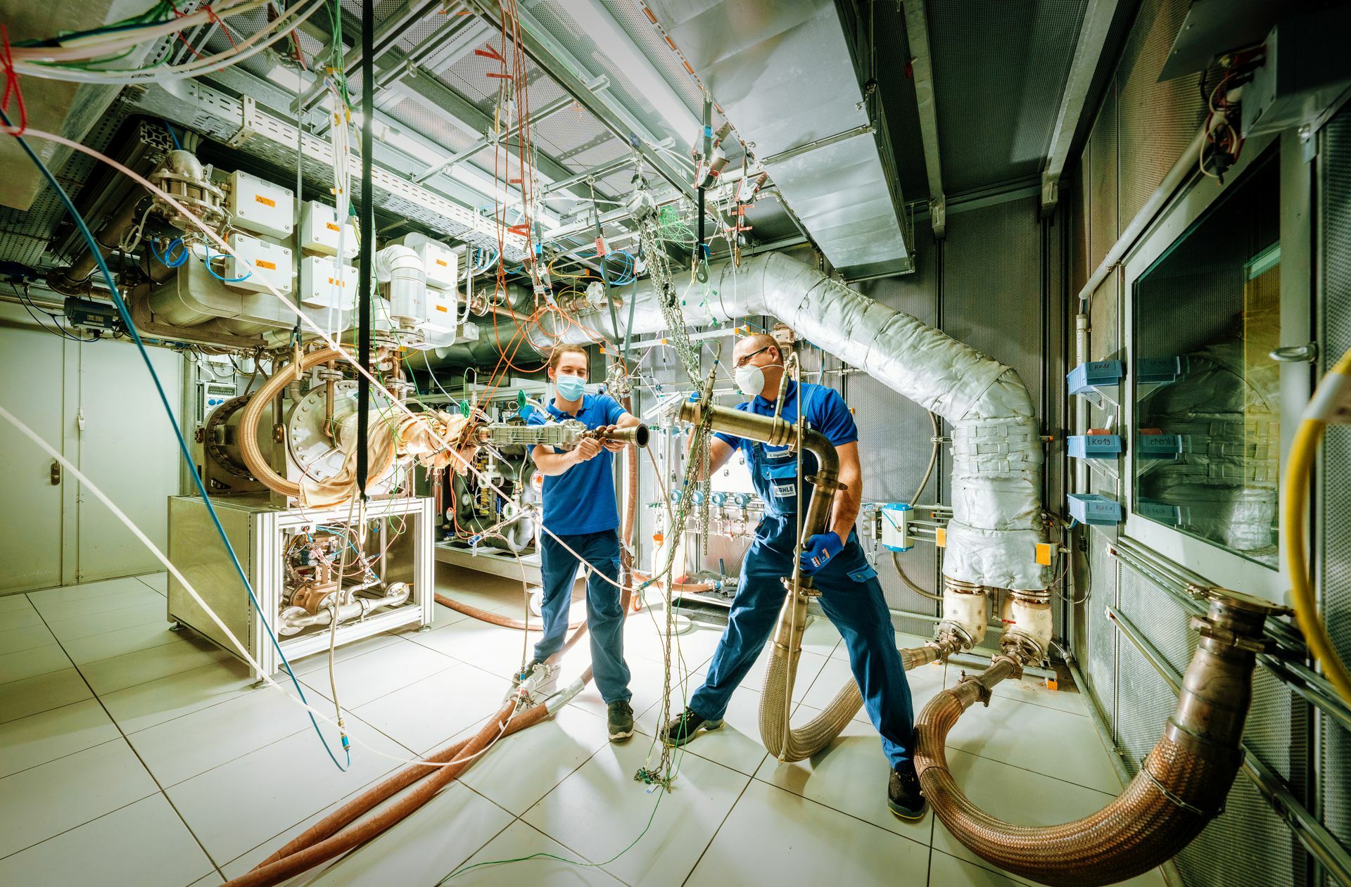 15 Mahle-Beschäftigte, die entsprechend qualifiziert wurden, sind derzeit im  Prüfzentrum tätig. Foto: Mahle/Wolfram Scheible