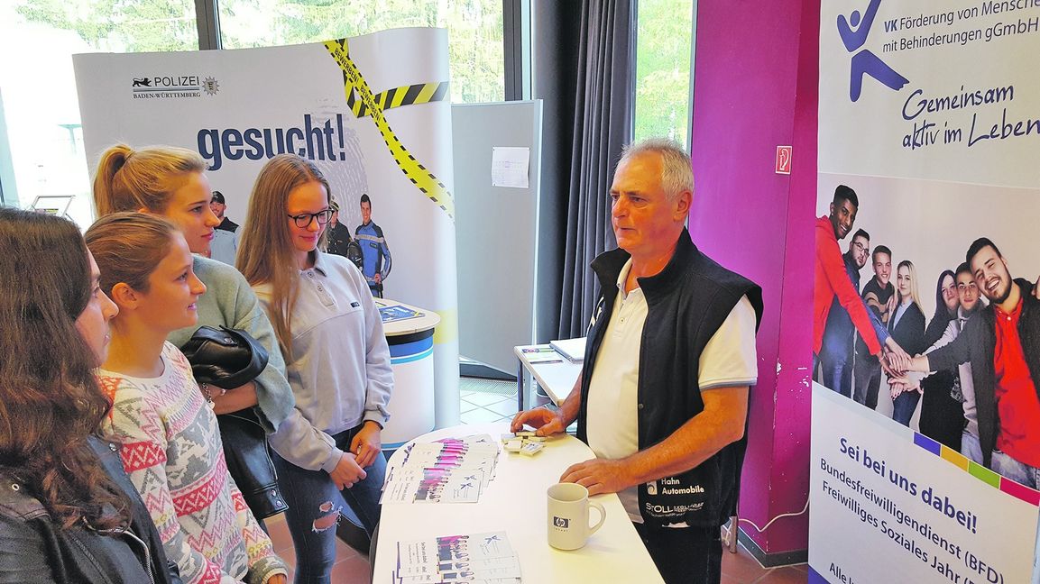 Beim Unterrieden-Gymnasium in Sindelfingen konnten sich die Schüler der Klassenstufe 11 über für sie infrage kommende Berufe informieren. Bild: Christian Maier
