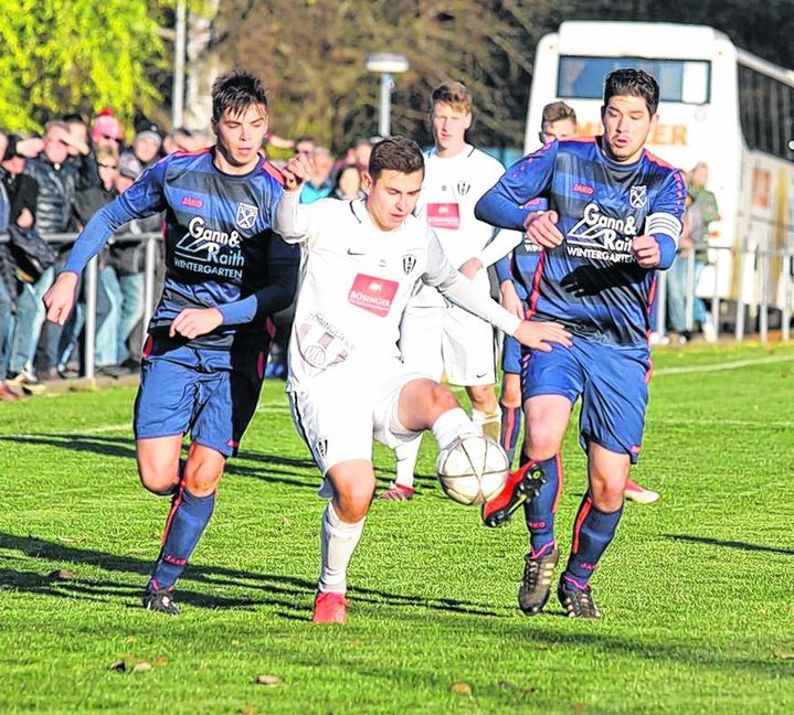 Dennis Roth (links) und Björn Holz (rechts) wollen mit dem TV Darmsheim einen erfolgreichen Start nach der Winterpause hinlegen. Bild: Oberdorfer