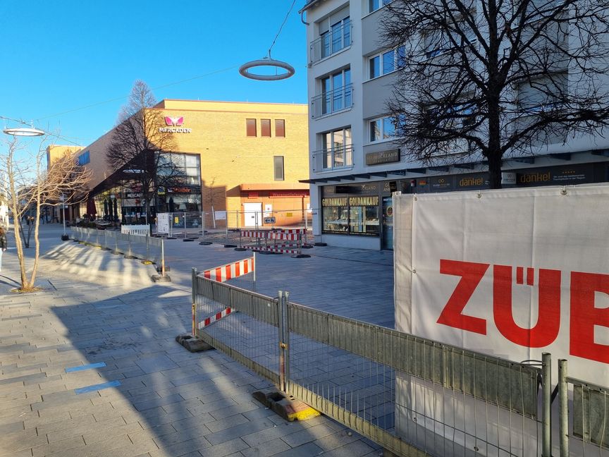 Die Bahnhofstraße ist bis auf weiteres auch eine Baustraße. Bild: Hamann
