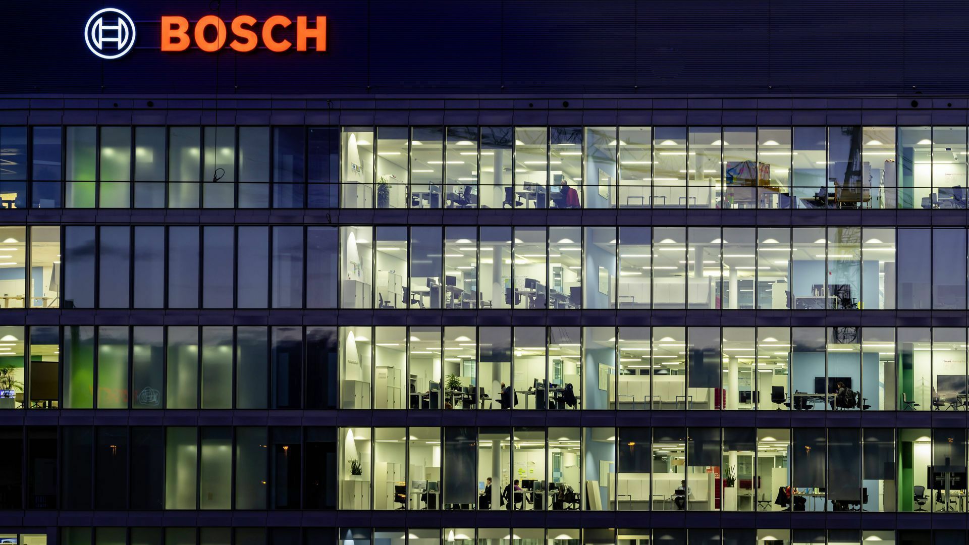 Auch am Bosch-Standort Feuerbach werden Jobs gestrichen.    Foto: imago images/Arnulf Hett..