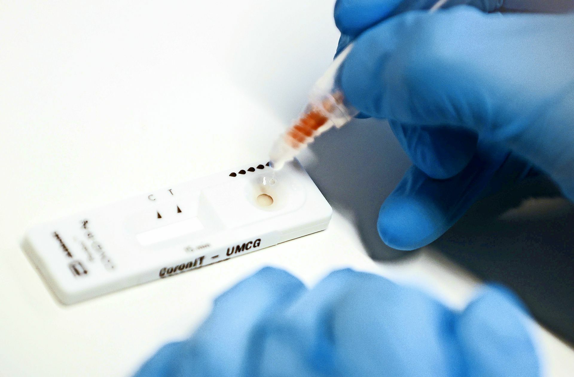 Mehr Sicherheit mit Schnelltests:  Ihre Zuverlässigkeit wird zwar immer wieder debattiert, aber bei einer hohen Virenlast funktionieren sie gut und liefern vor allem innerhalb von Minuten ein Ergebnis.