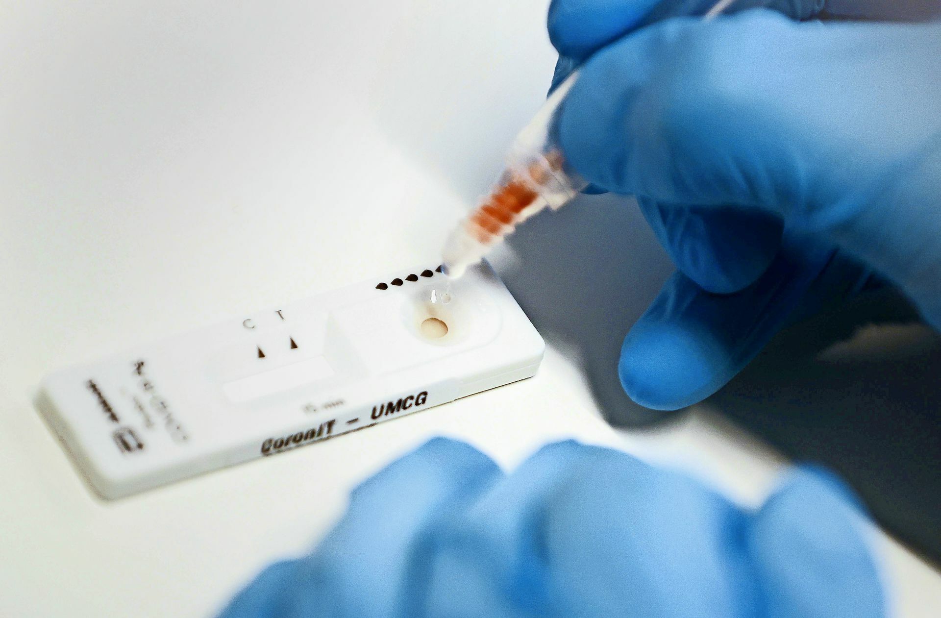 Mehr Sicherheit mit Schnelltests:  Ihre Zuverlässigkeit wird zwar immer wieder debattiert, aber bei einer hohen Virenlast funktionieren sie gut und liefern vor allem innerhalb von Minuten ein Ergebnis.