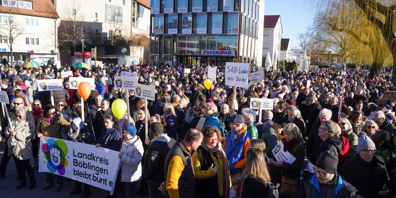 Am letzten Samstag wurde auf dem Böblinger Elbenplatz für Demokratie und Vielfalt demonstriert. Am Samstag ab 15 Uhr gibt es eine Kundgebung auf dem Sindelfinger Marktplatz. Bild: Dettenmeyer