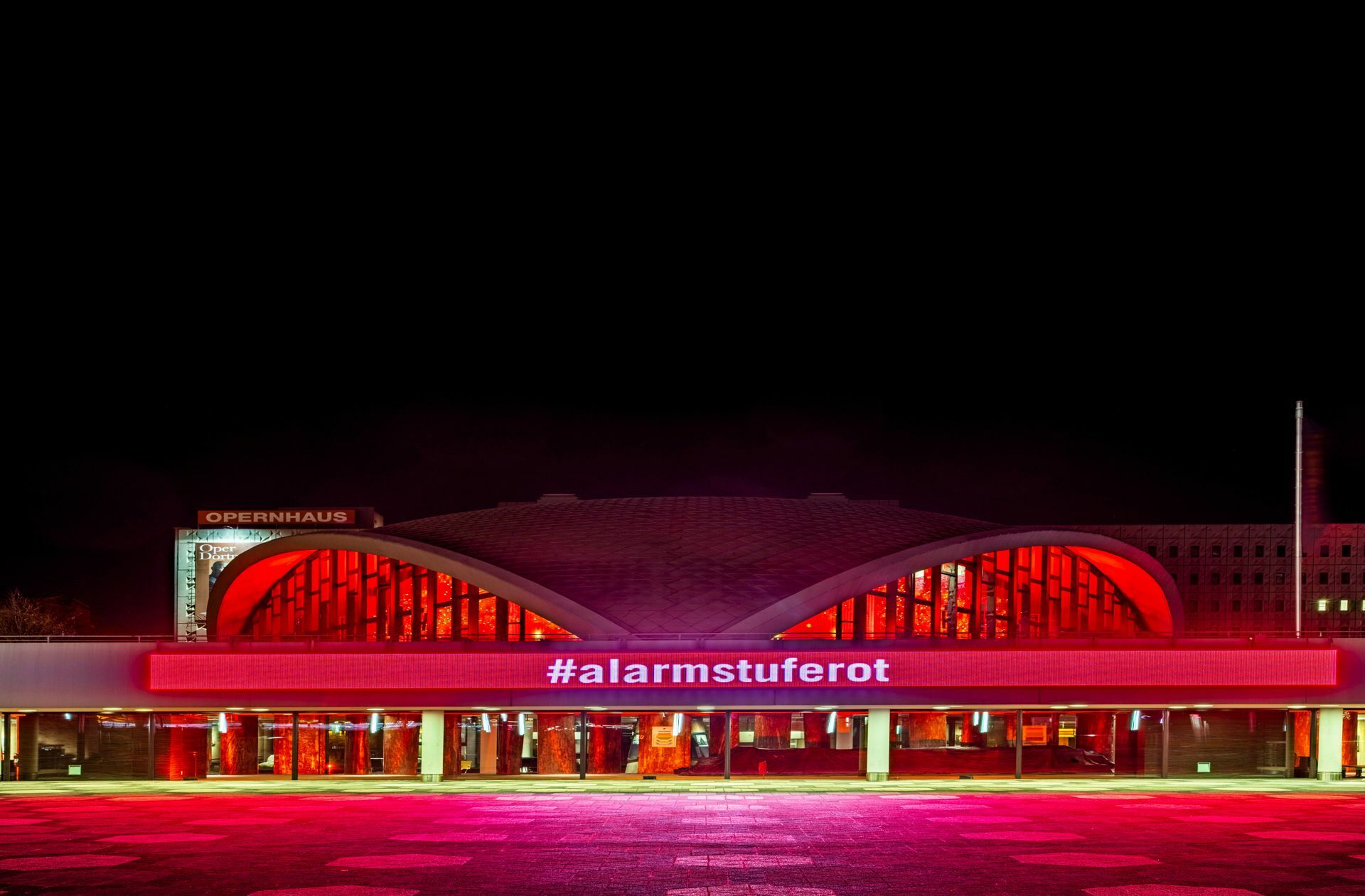 Landesweit sind seit Anfang November sämtliche Theater  geschlossen – auch  das in Dortmund. Der Schriftzug macht auf die Situation in der Kultur- und Veranstaltungsbranche aufmerksam. Foto: imago images/Olaf Döring