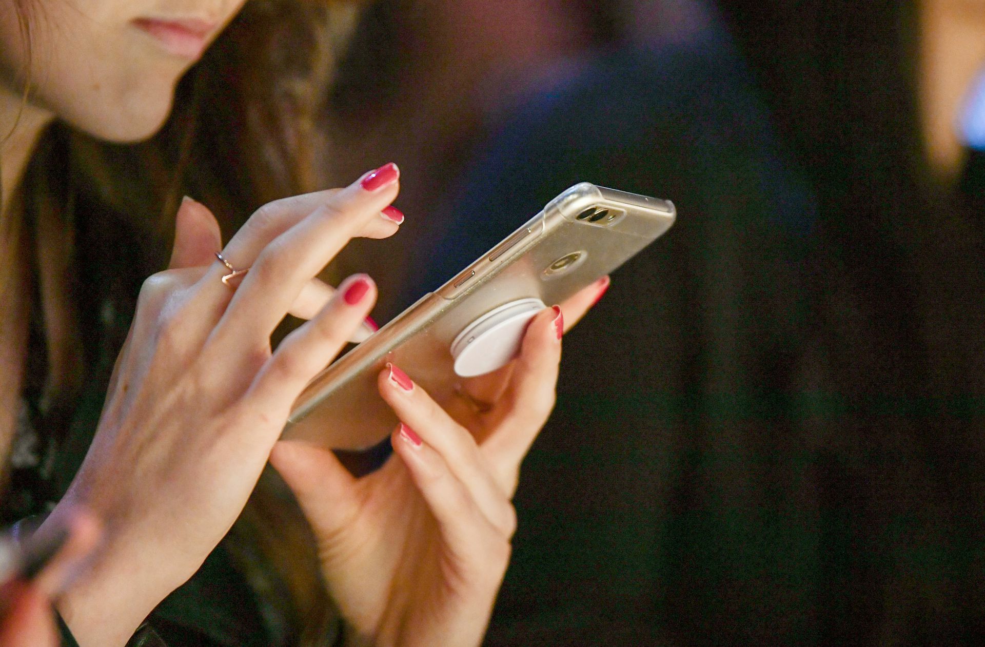 In der Handynutzung werden Algorithmen täglich gebraucht. Foto: dpa/Jens Kalaene