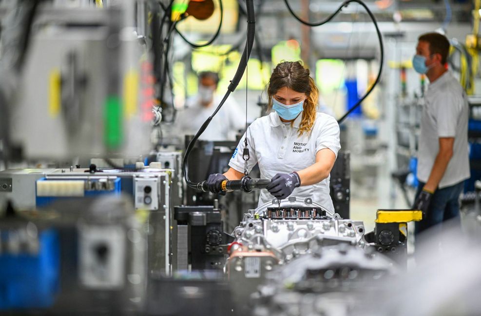 Auch Monteurinnen können bei ZF über die Jahre auf gute Gehälter kommen.
 Foto: dpa/Felix Kästle