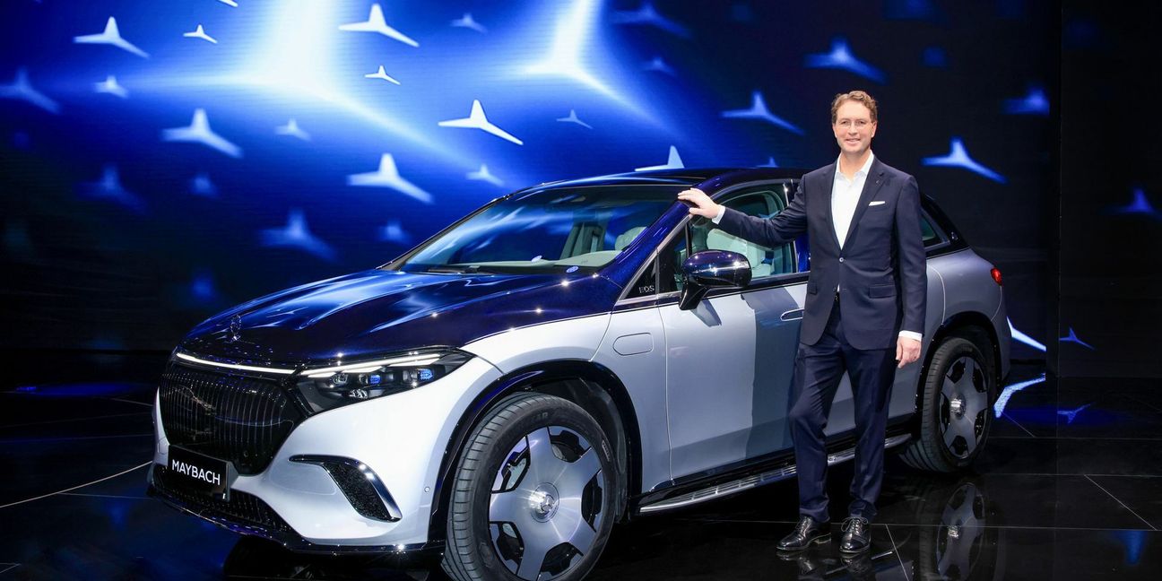 In Shanghai stellte Mercedes-Chef Ola Källenius den Maybach EQS SUV vor. Das Luxus-Elektromodell soll Mercedes eine bessere Position auf Chinas E-Automarkt verschaffen.