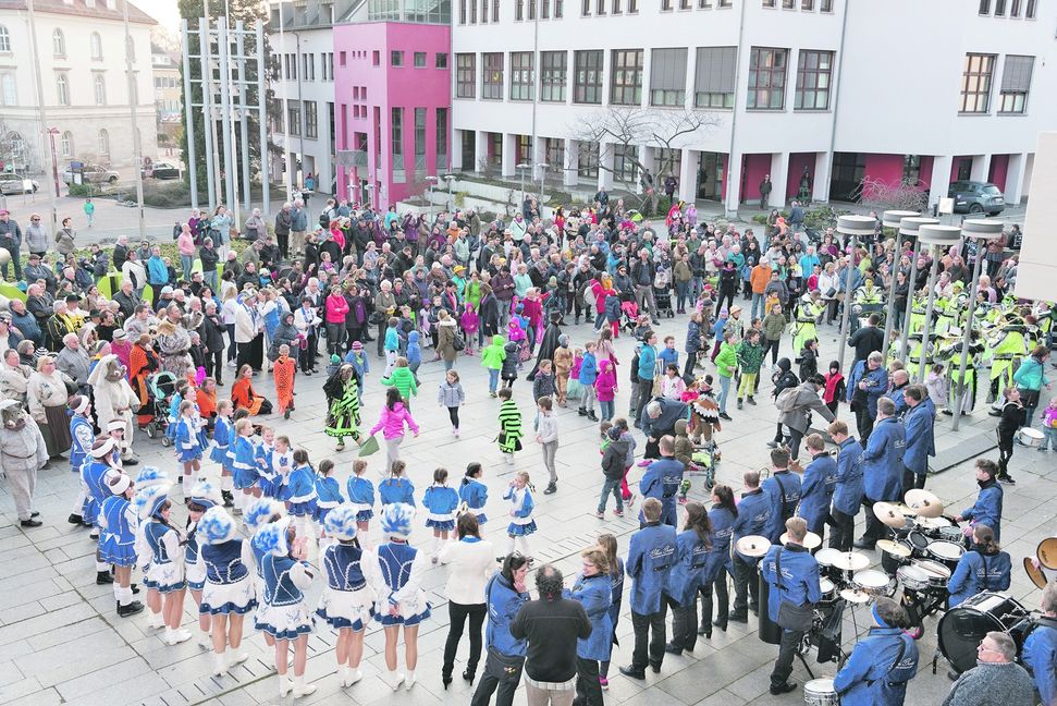 Großes Narren-Aufgebot beim Sindelfinger Rathaussturm. Bild: Nüßle