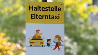 Für Schulen sind die "Elterntaxis" oft eine Herausforderung. (Archivbild)
