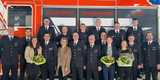 Auf dem Gruppenfoto sind alle ernannten, beförderten und geehrten Kameradinnen und Kameraden zu sehen. Ebenfalls abgebildet sind die neue Ortsvorsteherin Heidrun Widmayer, Feuerwehrkommandant Rainer Just sowie die Abteilungskommandanten Christoph Wiechert und Jürgen König.