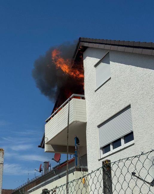 Dachstuhlbrand bei einem Feuerwehrkameraden.