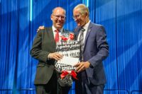 Über tausend Gäste kamen in den Sindelfinger Glaspalast, um den OB zu verabschieden.