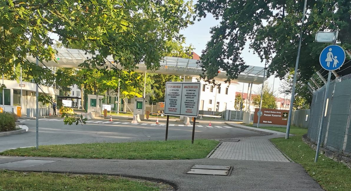 Der Eingangsbereich der Panzerkaserne in Böblingen.