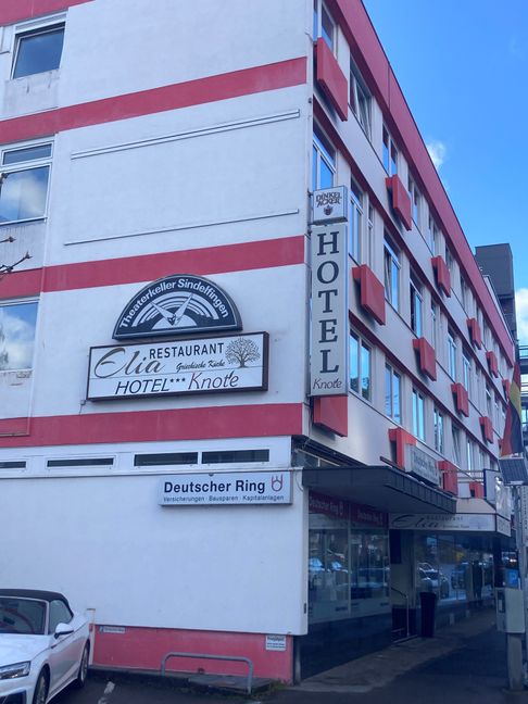 Das  neue Domizil ist in die Vaihinger Straße, in den Räumen des heutigen Elia.