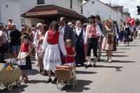 Ein bunter Festumzug zog durch die Straßen Schönaichs.
