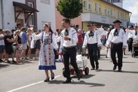 Ein bunter Festumzug zog durch die Straßen Schönaichs.