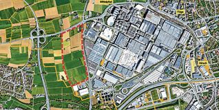 Hier soll das neue Gewerbe- und Industriegebiet entstehen. Das Luftbild zeigt das Mercedes-Werk Sindelfingen. An das Areal grenzt direkt die Factory 56 an.