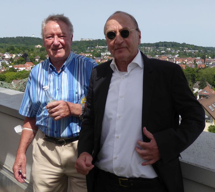 Alt-Oberbürgermeister Joachim Rücker mit seinem Fahrer Friedrich Jäger auf der Dachterrasse des Rathauses. Bild: P. Bausch