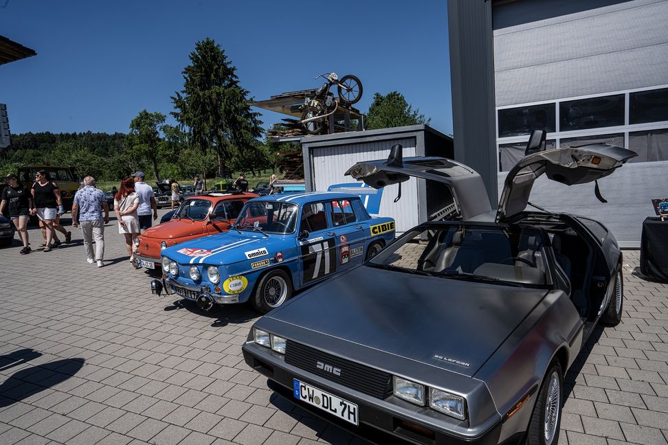 Entlang des Herdwegs im Gewerbegebiet reihte sich Oldtimer an Oldtimer. Bilder: Richter