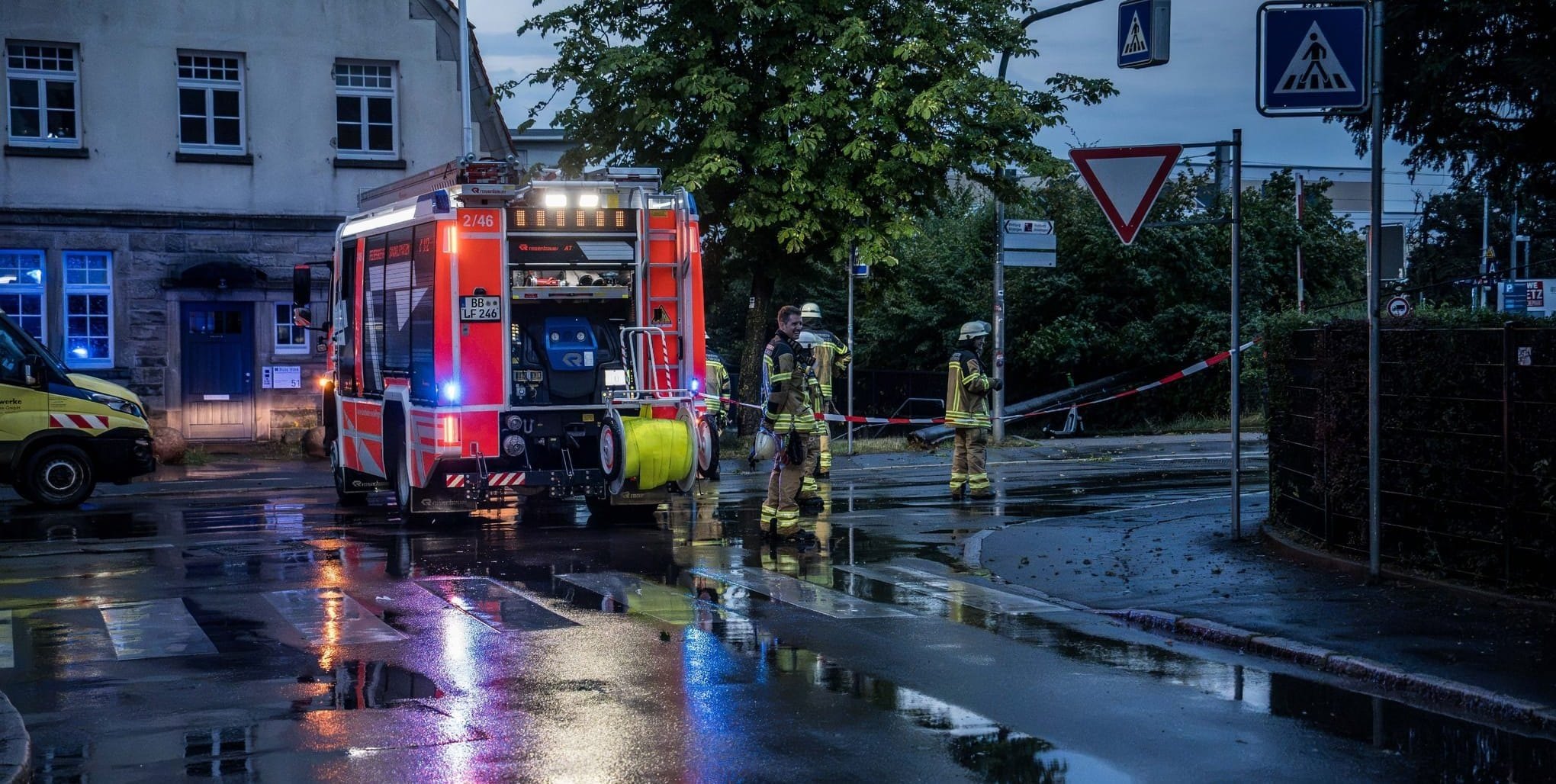 Feuerwehr und Stadtwerke im Einsatz in Maichingen.