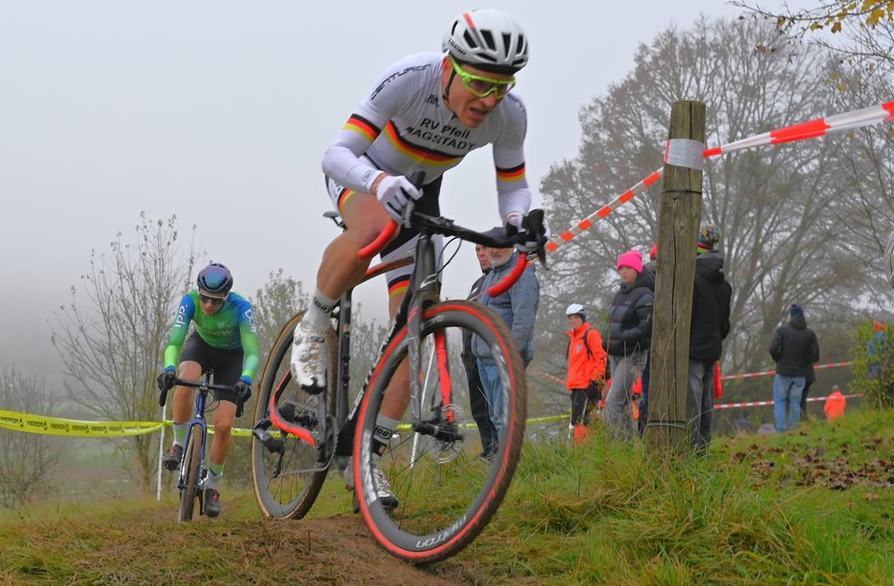 Hannes Genze vom RV Pfeil Magstadt geht am Sonntag bei der Cyclo-Cross-Weltmeisterschaft in Italien mit einem Fragezeichen im Kopf ins Rennen.
