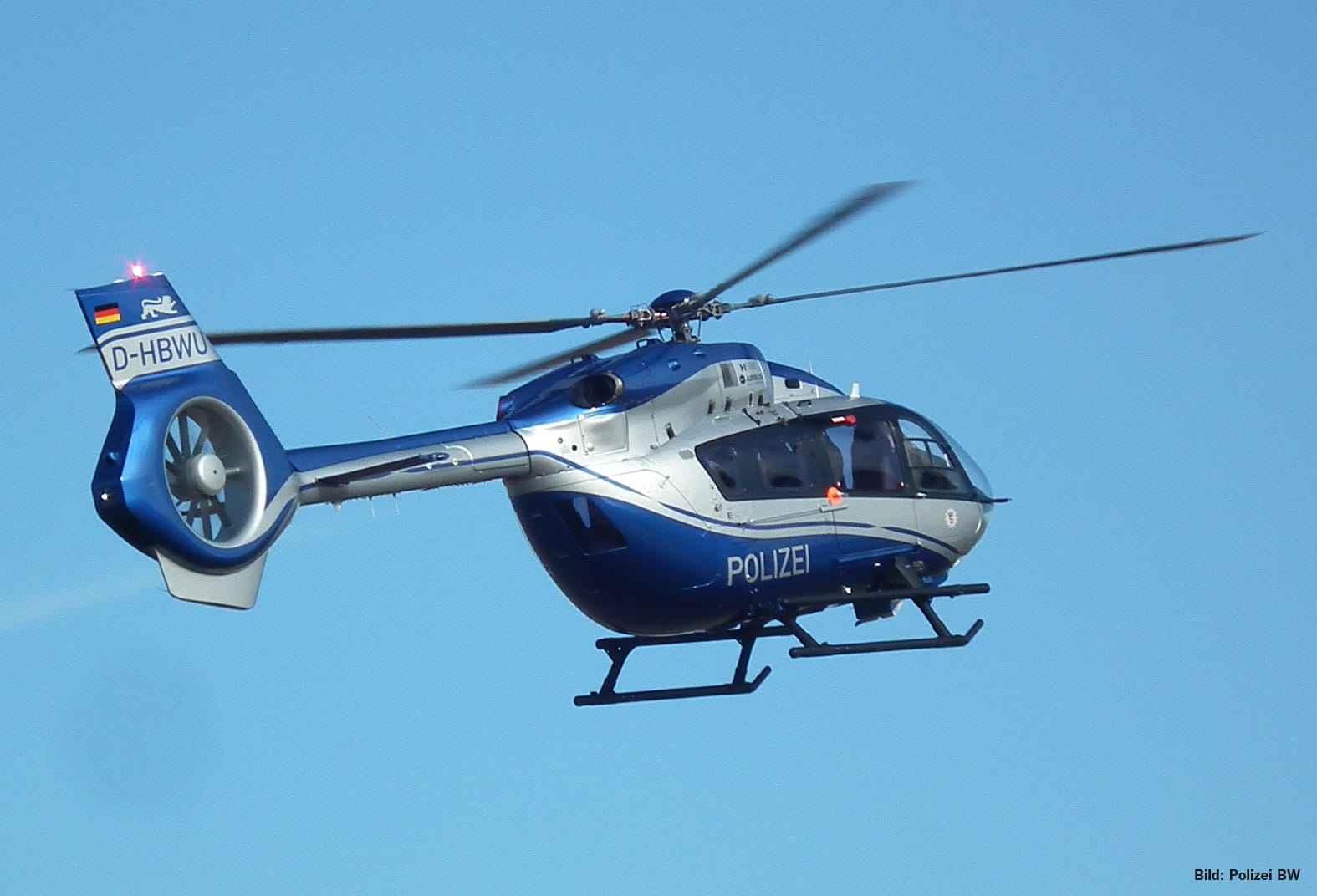 Auch ein Hubschrauber war über Schönaich im Einsatz.
