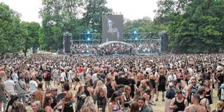 15 000 Techno-Fans pilgerten am Samstag nach Sindelfingen ins Freibad.