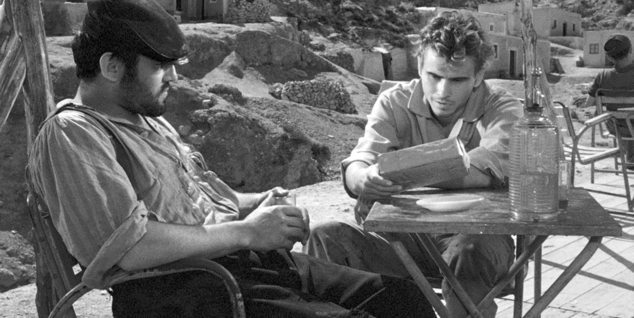 Zwei Abenteurer: Mario Adorf und Horst Buchholz in „Das Totenschiff“.