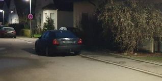 Der schwarze Ford ohne Kennzeichen stand zunächst im Teuchelweg, später in der Austraße in Maichingen und wurde inzwischen abgeschleppt.