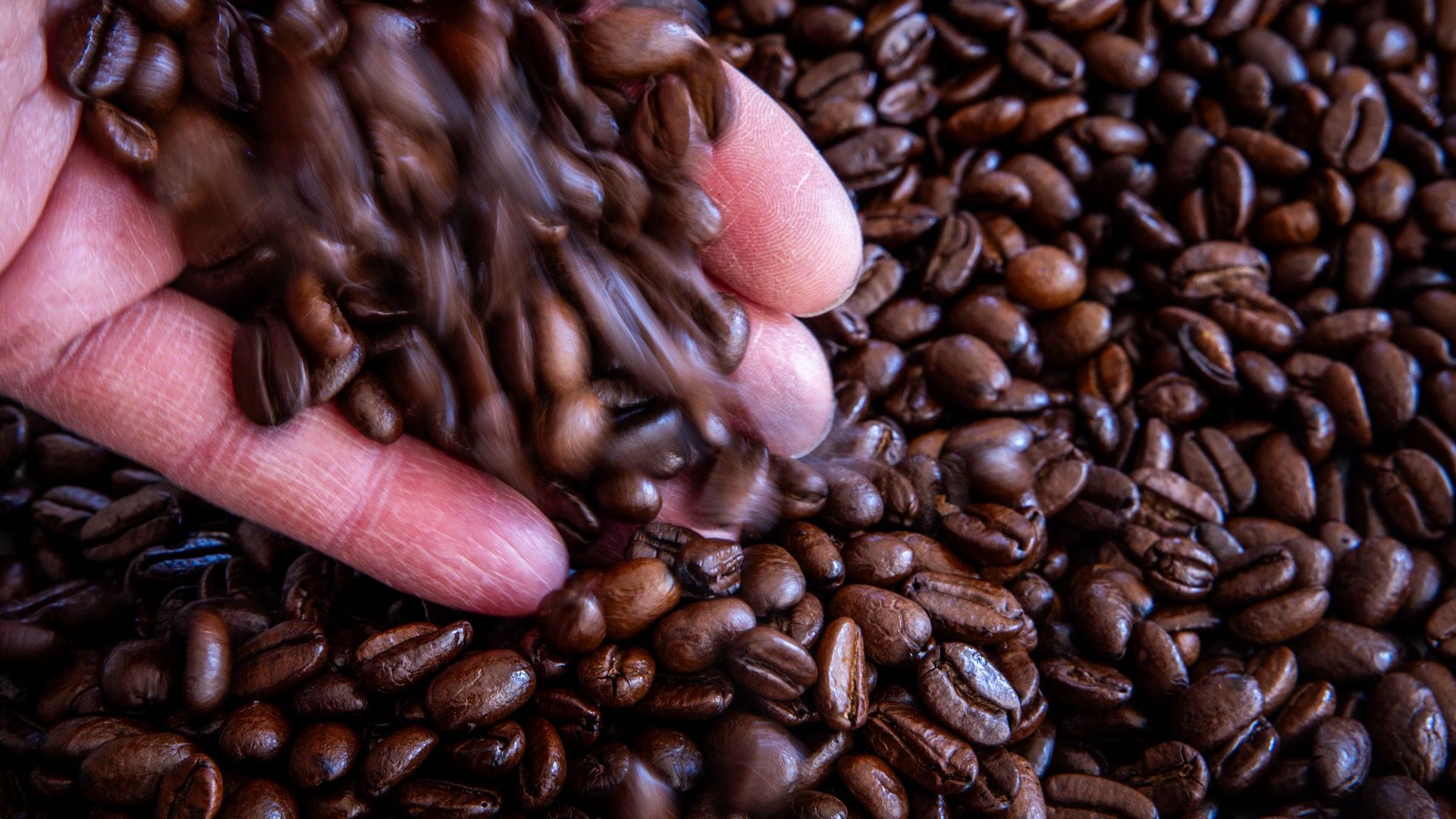 Kaffee und Schokolade waren im August deutlich teurer als ein Jahr zuvor. (Archivbild)
