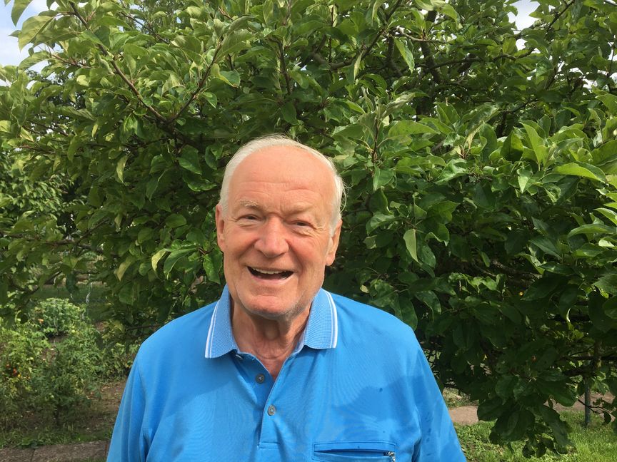 Dieter Gerold feiert in seinem Garten an der Sonnenbergstraße seinen 80. Geburtstag.    Bild: P. Bausch