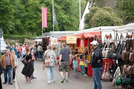 Volle Gassen beim Döffinger Vatertagsmarkt
