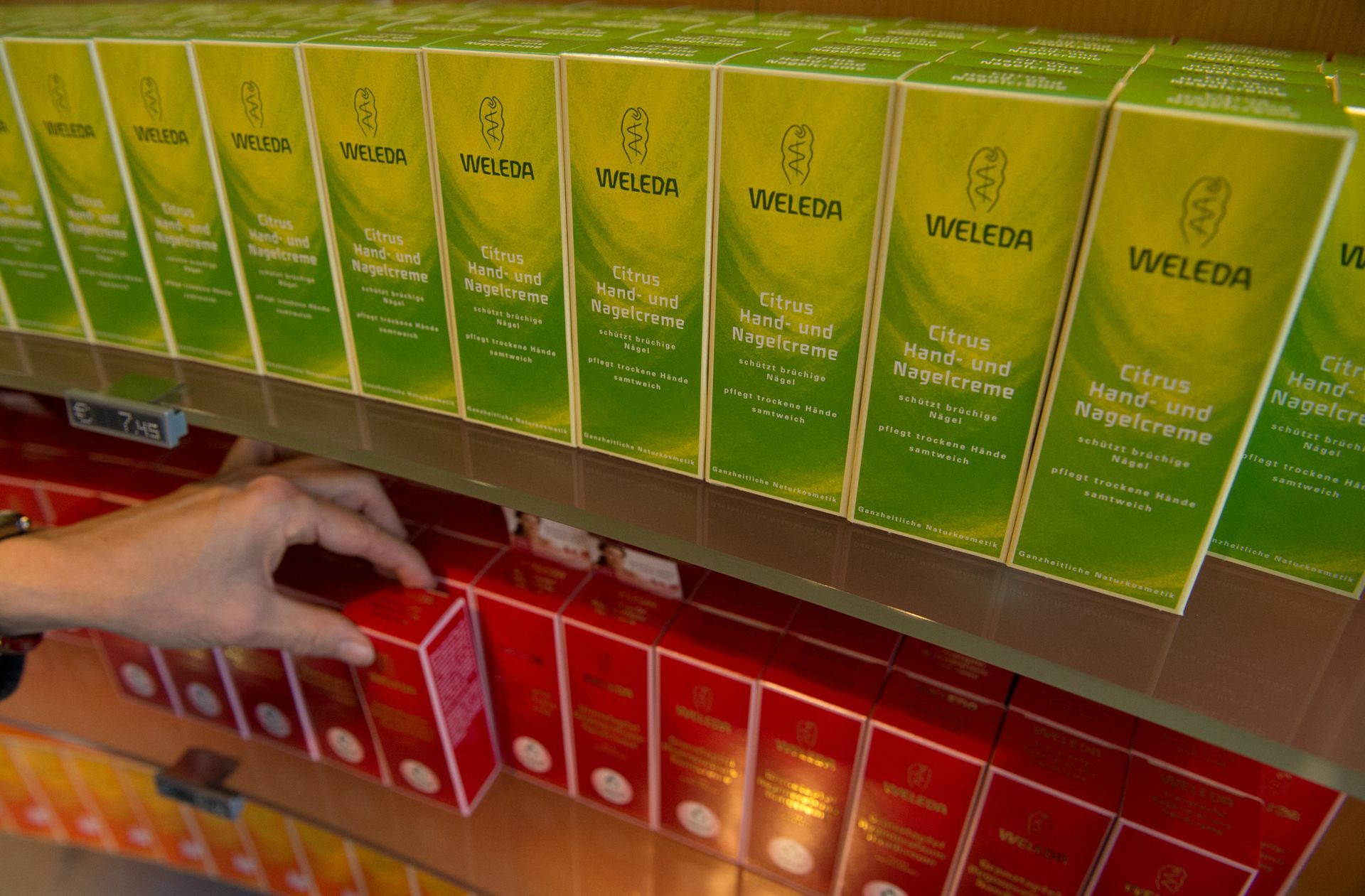 Weleda ist für die  Herstellung von naturkosmetischen Produkten bekannt.