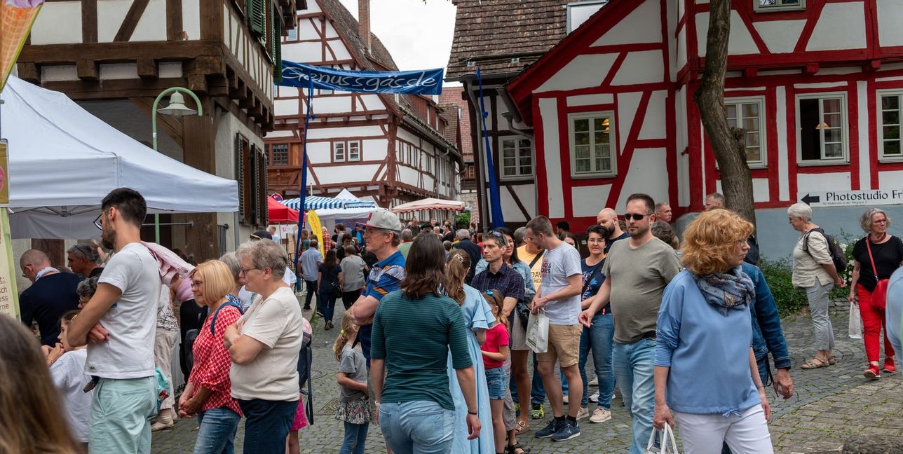 Wenn die Sindelfinger Altstadt rappelvoll, dann ist bestimmt wieder Handwerkermarkt.