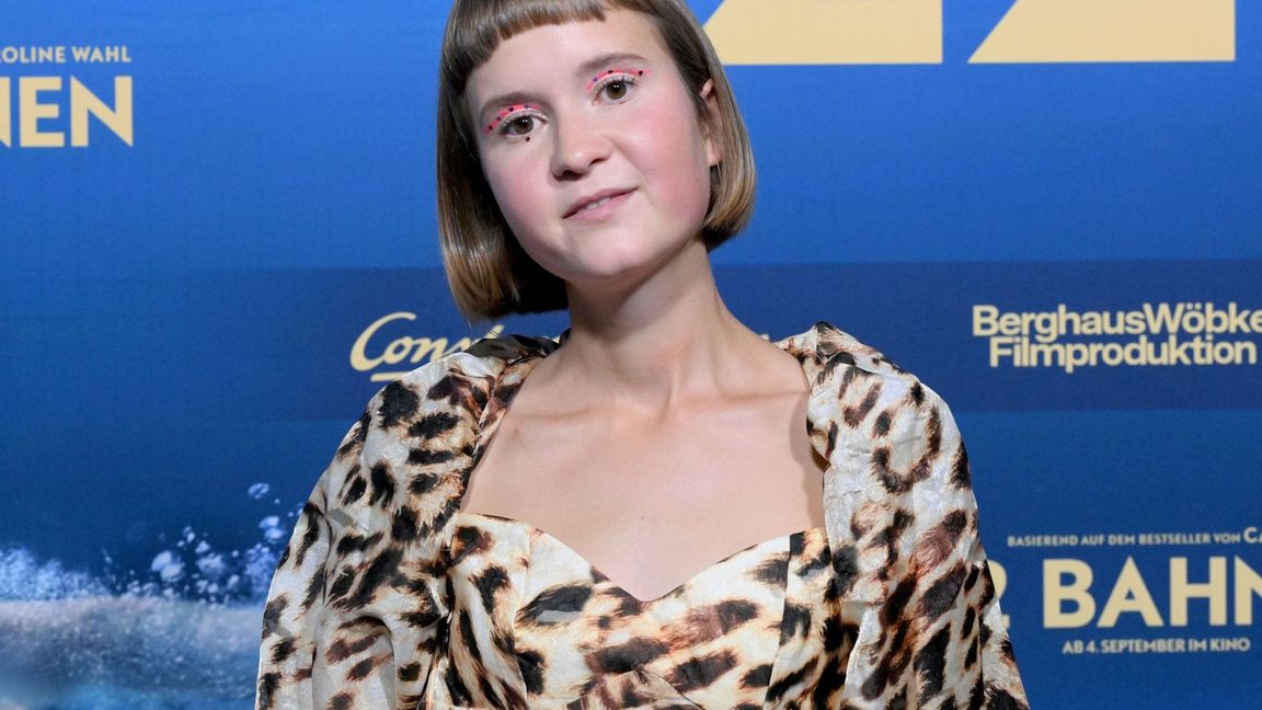 Schriftsteller Benjamin von Stuckrad-Barre hat das Selbstbewusstsein seiner Kollegin Caroline Wahl gelobt. (Archivbild)