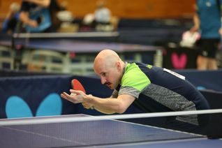 Der Böblinger Andrew Schönhaar gibt bei seinem Sieg in der Königsklasse der Herren nur einen Satz ab. Bild: Holzapfel