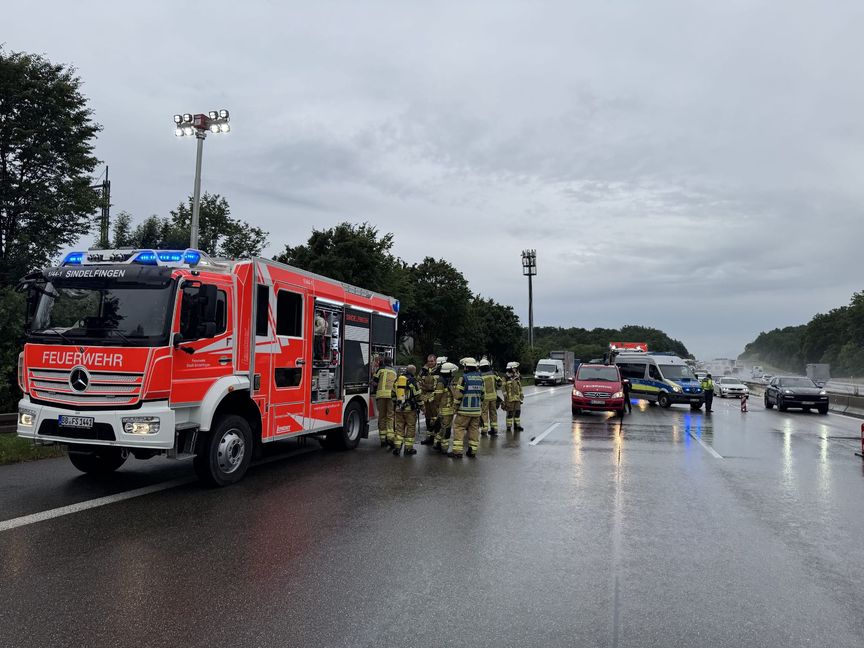 Der Lastwagen brannte vollständig aus.