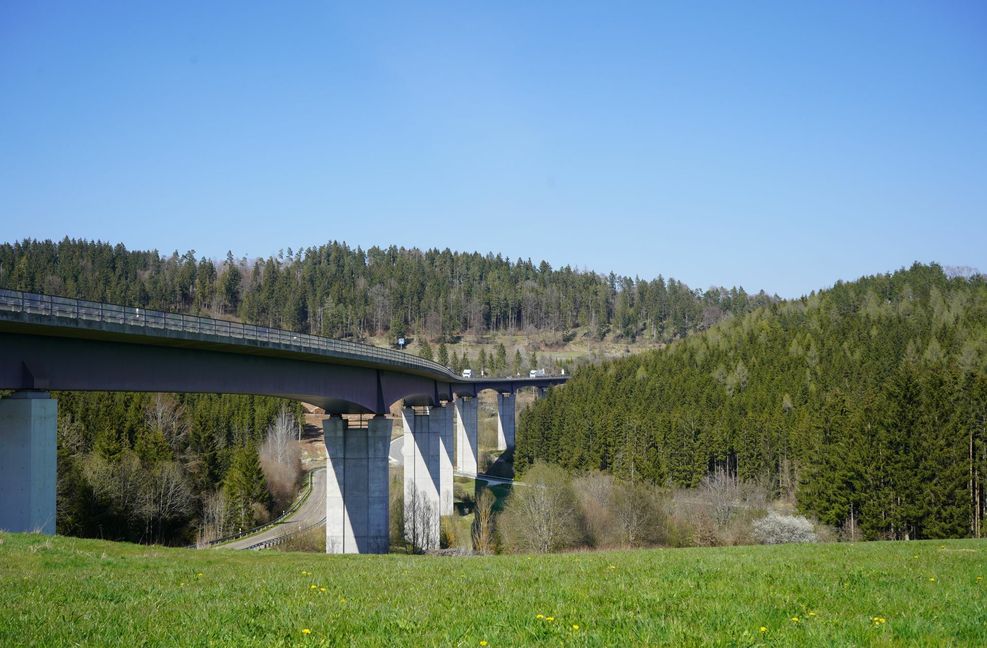Die Gauchachbrücke bei Döggingen soll einen Zwilling erhalten – so wie von Anfang an geplant.