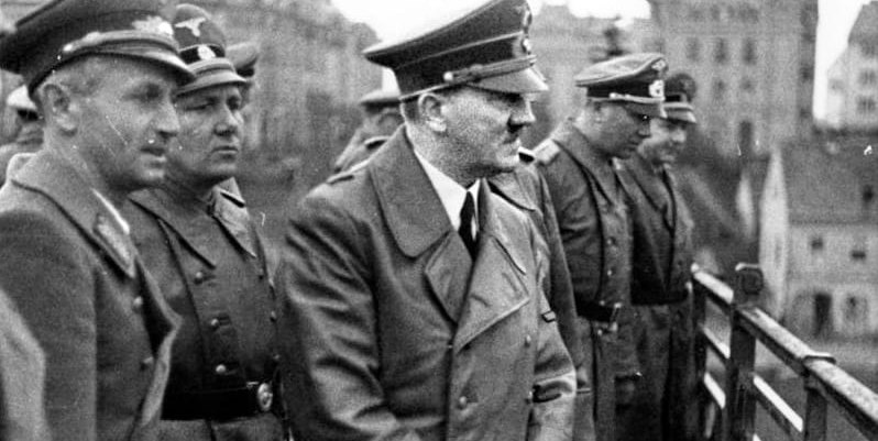 Sigfried Uiberreither (links) mit Adolf Hitler auf der Drau-Brücke Marburg.