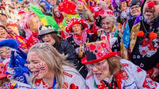 In Köln und anderen Städten wird der Karnevalsauftakt gefeiert.