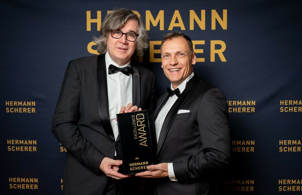 Hermann Scherer, Redner, Bestsellerautor und Veranstalter (links), mit dem siegreichen Oliver Seemann.     Bild: Justin Bockey